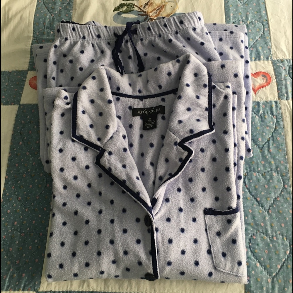 Extremely soft pair woman’s pajamas. XL~ Blue polka dot, long pants/ sleeves 🔥